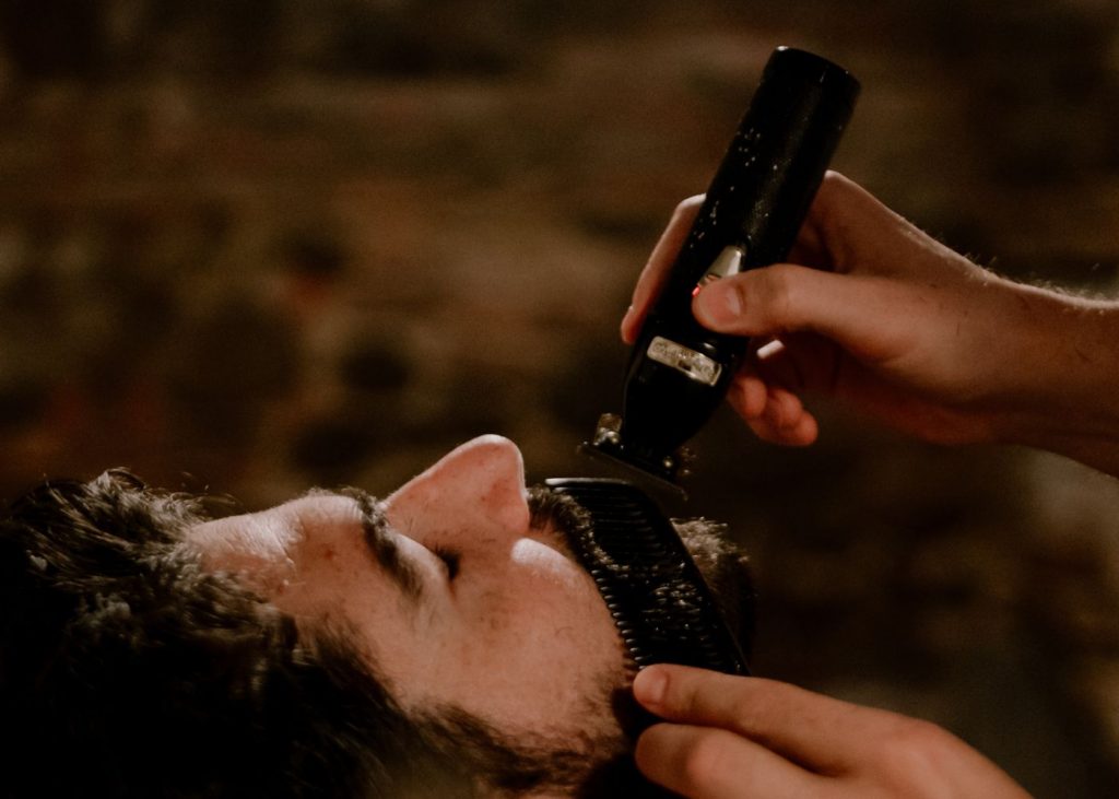 Service de visagite homme à toulouse par fav nomad barber